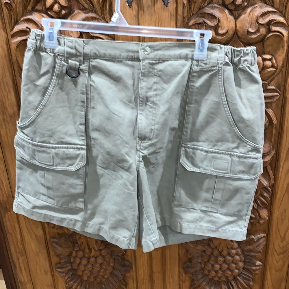 EUC Columbia size 38 cargo shorts